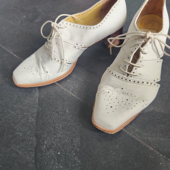 Joan & David Cream and Brown Oxford Heels - Picture 2 of 4